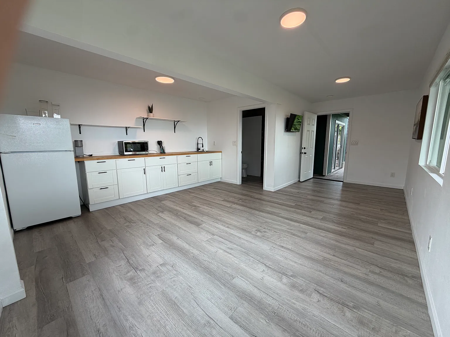 Studio, 400 sqft, $2,200 — Photo 4