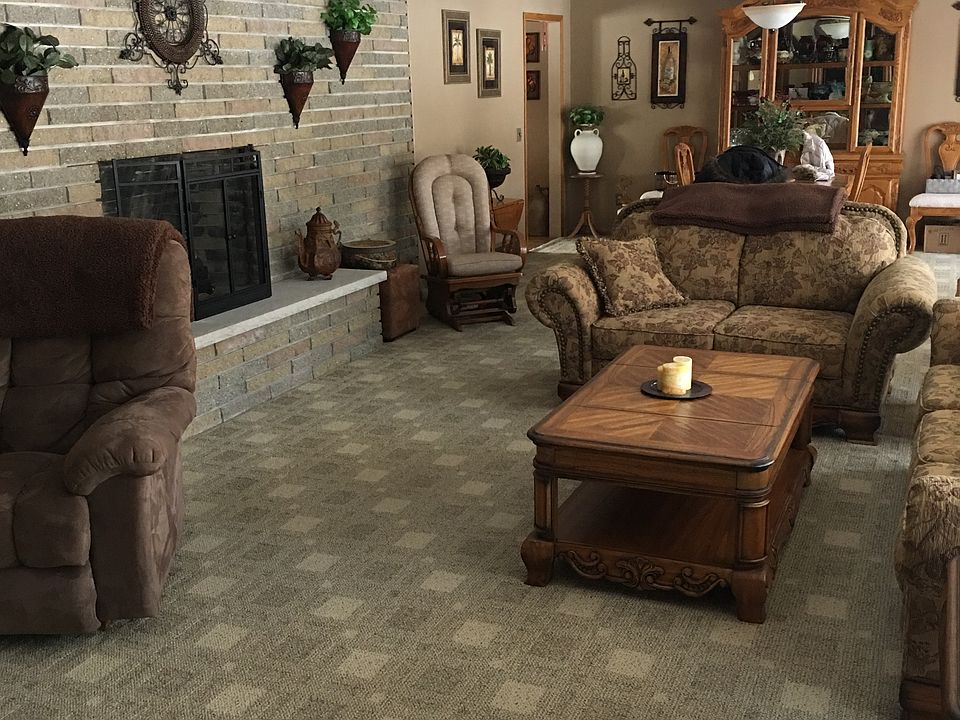 Living room/dining room 