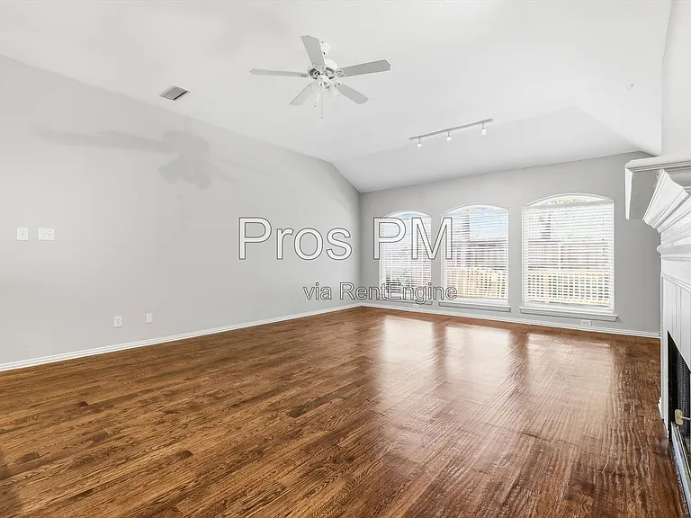 2921 Meadow Glen Dr — Photo 25