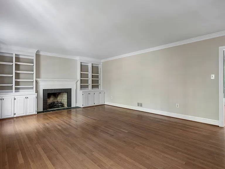 9900 Kingsbridge Rd — Photo 35