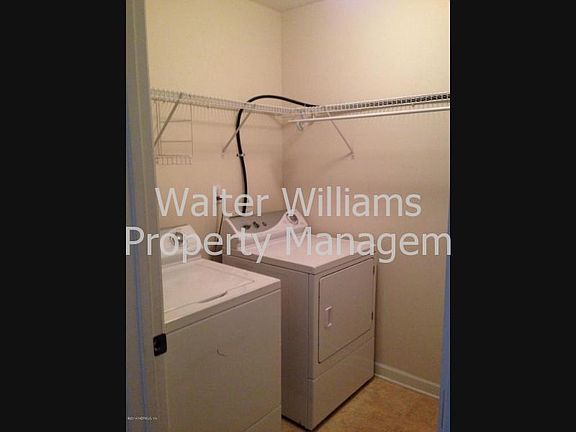 3rd image of 466 Bridgeport Ct