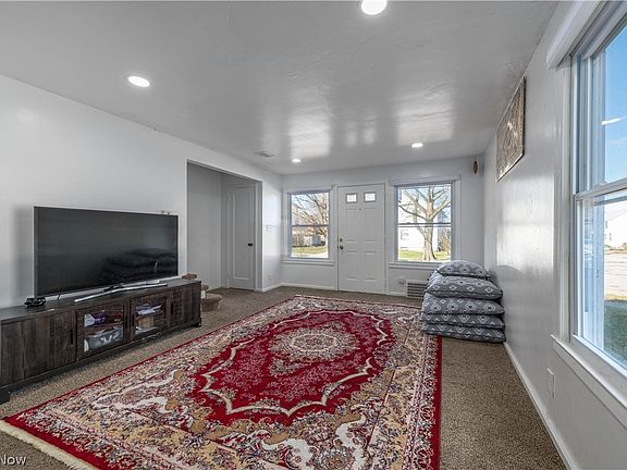 3rd image of 14101 Rainbow Ave