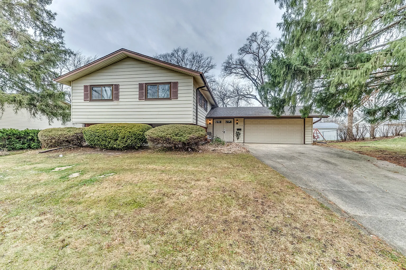 1715 Highland Blvd photo 1