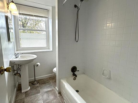 5th image of 1327 Mantle St
