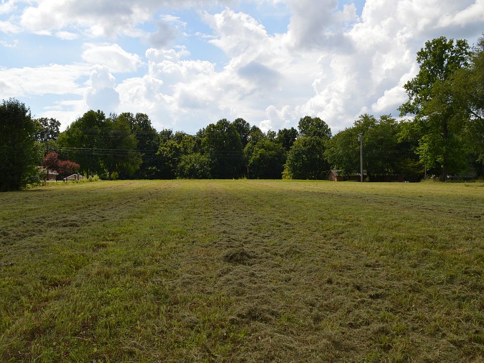 2nd image of 664 N Palmers Chapel Rd