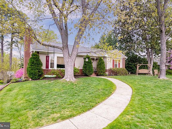 3rd image of 7205 Burtonwood Dr