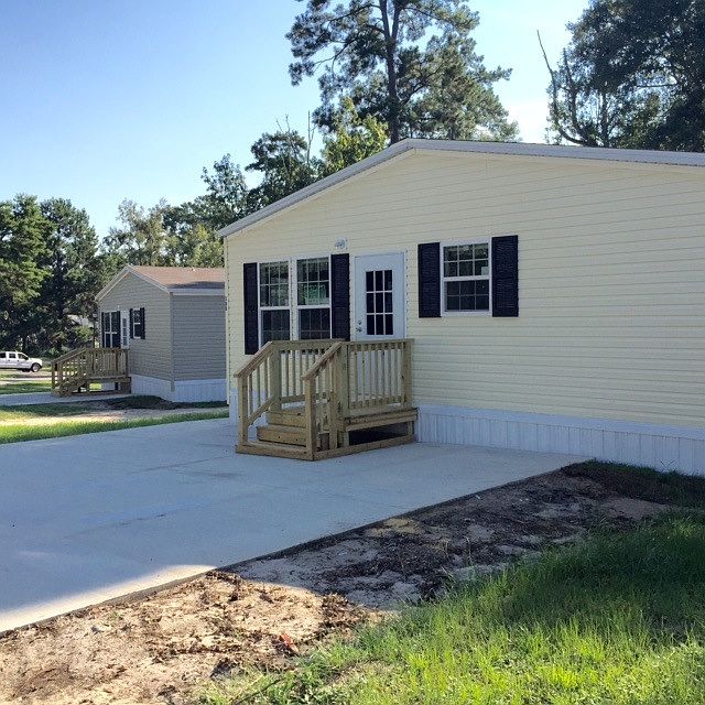 1st image of 389 Bayhead Dr