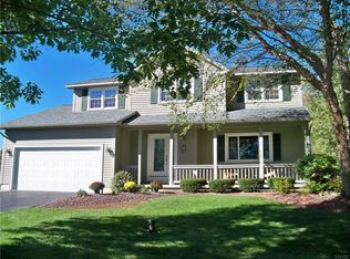 8 Merlewood Pkwy, Baldwinsville, NY 13027