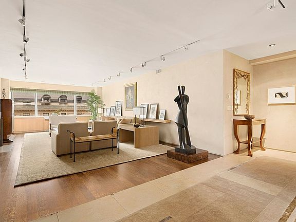 4th image of 700 Park Ave APT 9A