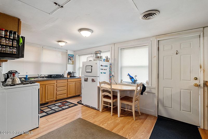 3rd image of 14 Tyler Street