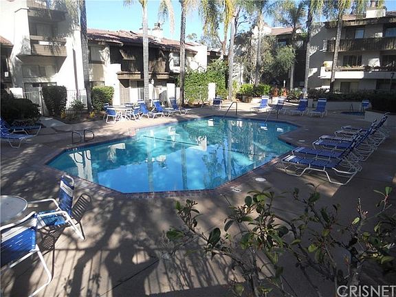 2nd image of 5800 Owensmouth Ave APT 65