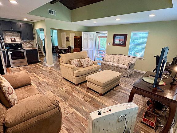 5th image of 386 Spring Creek Dr