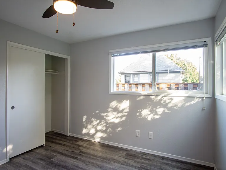 Off SE Belmont: Mid-Century 2Bdr w/Patio & Parking! — Photo 13