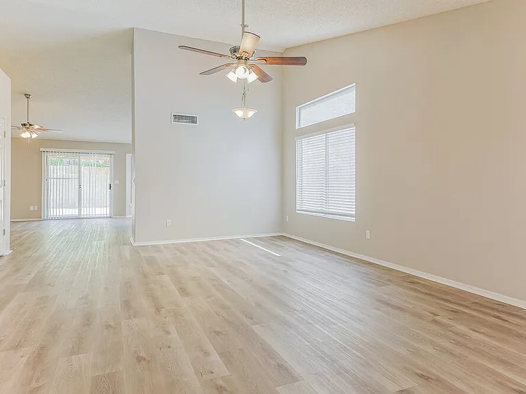 4526 E Towne Ln — Photo 3