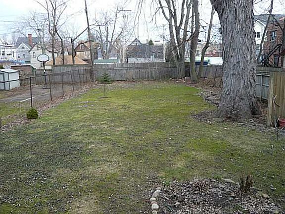 4th image of 187 Hodge Ave