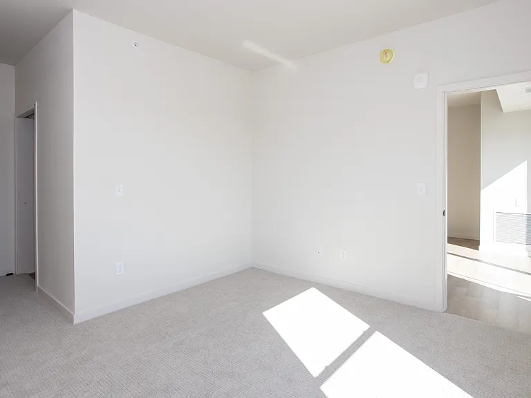 Riverhouse Apartments — Photo 21