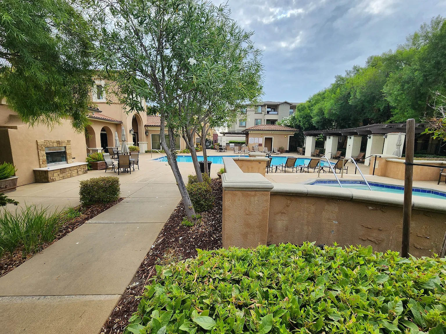 2 bed, 1304 sqft, $2,500 — Photo 2