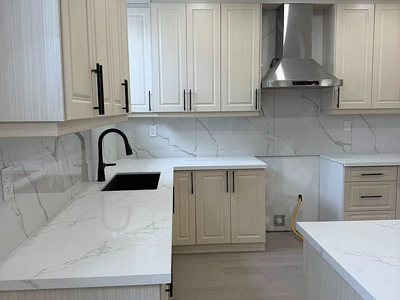 2nd image of 2 Chesney Cres #B