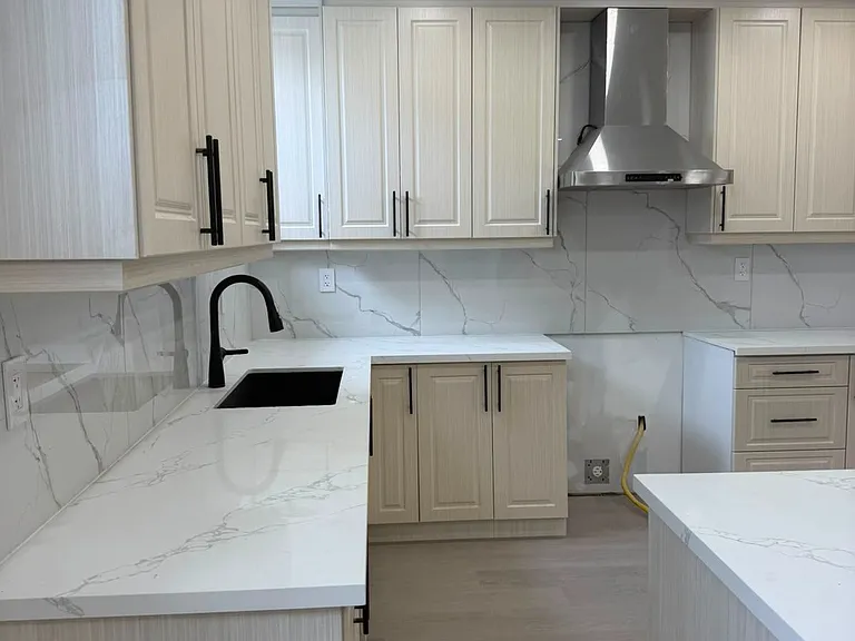 2 Chesney Cres #B — Photo 2