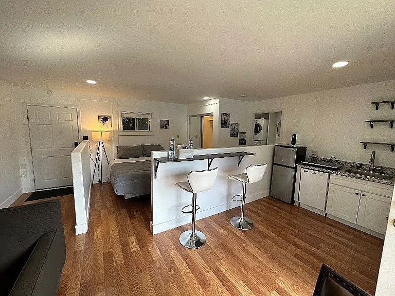 Armstrong Dr — Photo 10