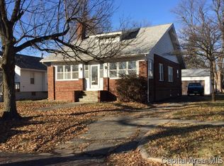 913 W Poplar St, Taylorville, IL 62568