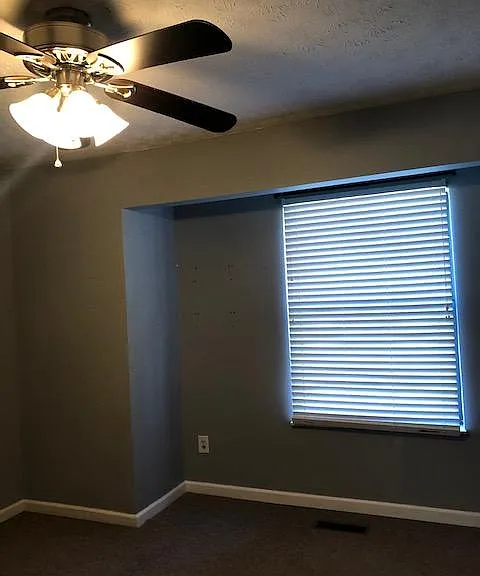 641 Shadywood Ln — Photo 17
