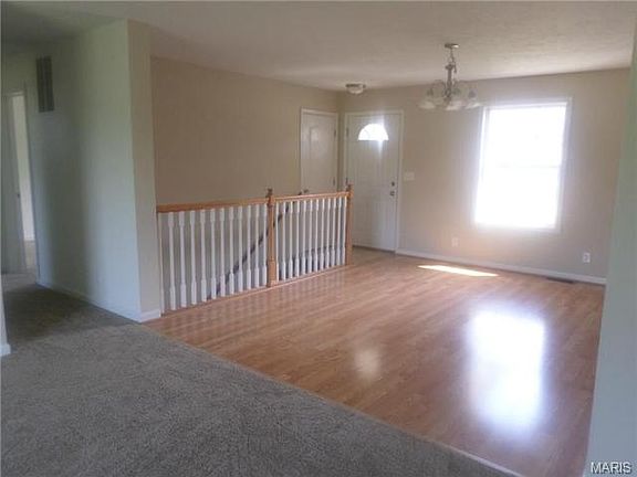 5th image of 301 Cuivre Valley Dr