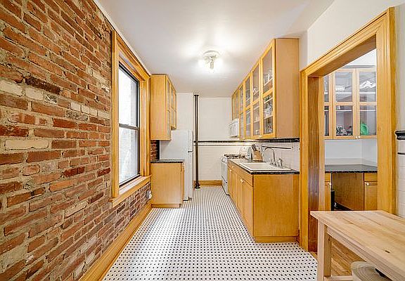 5th image of 277 Washington Ave APT 2F