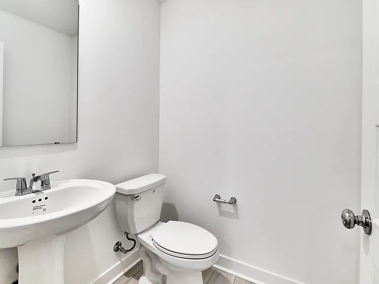 425 Eisenhower St — Photo 23
