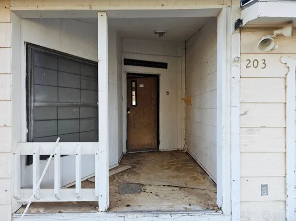 203 Lassiter St N, Estancia, NM 87016