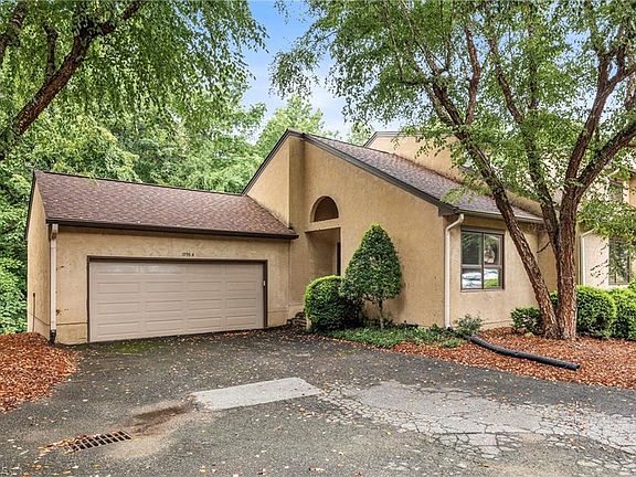 3rd image of 1955 Eastchester Dr Unit A