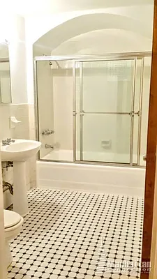 Rented by Manhattan Connection | media 23