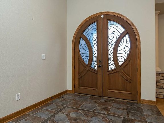 4th image of 7893 Hidden Creek Ln