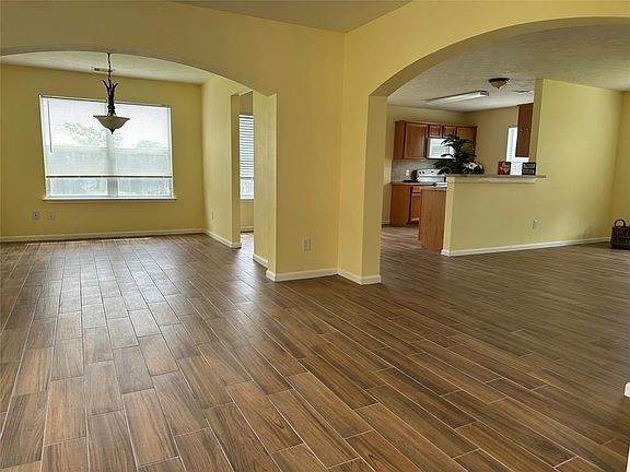 5th image of 7110 Cloaksdale Ln