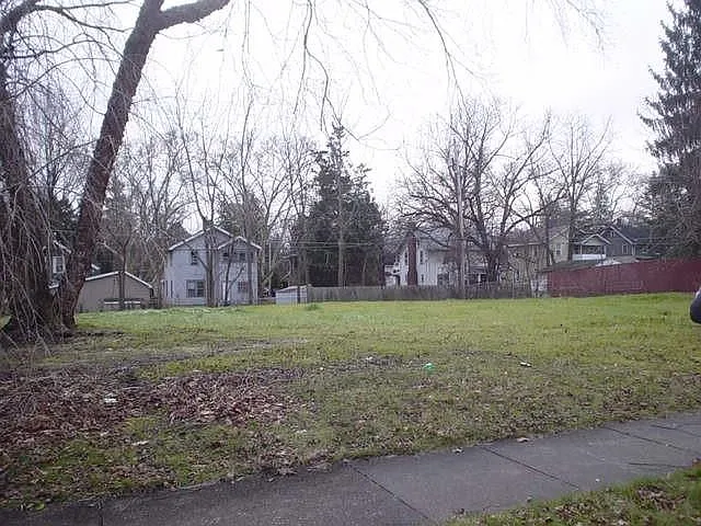 2555 Mount Vernon Ave photo 1