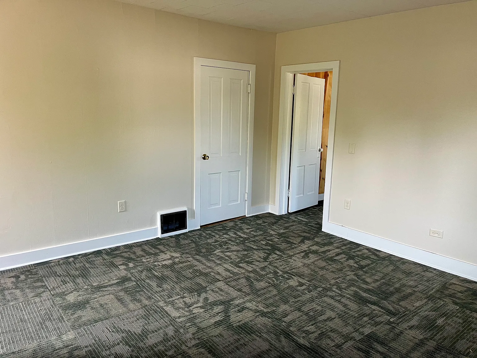 2 bed, 1000 sqft, $1,000 — Photo 2