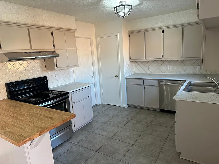 1004 S Howard Ave — Photo 4