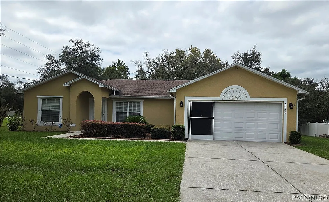3 bed, 1379 sqft, $2,000 — Photo 1