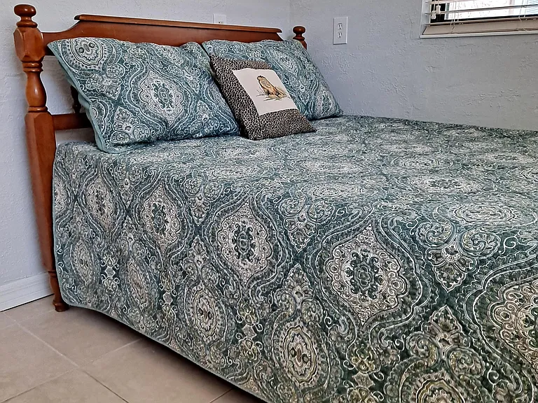 Room 7 full bed