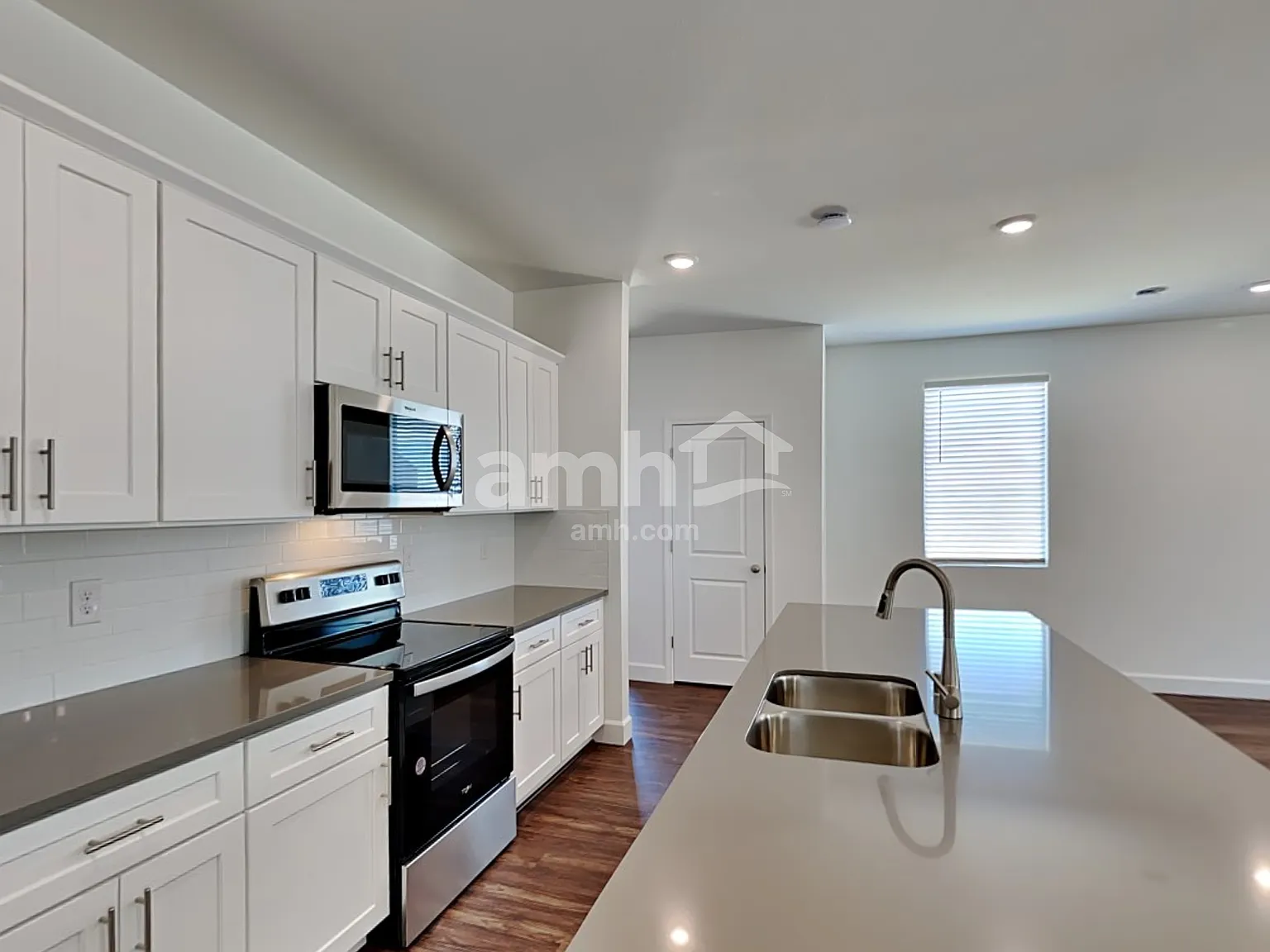 4 bed, 3.0 bath, 2239 sqft, $2,510 — Photo 4