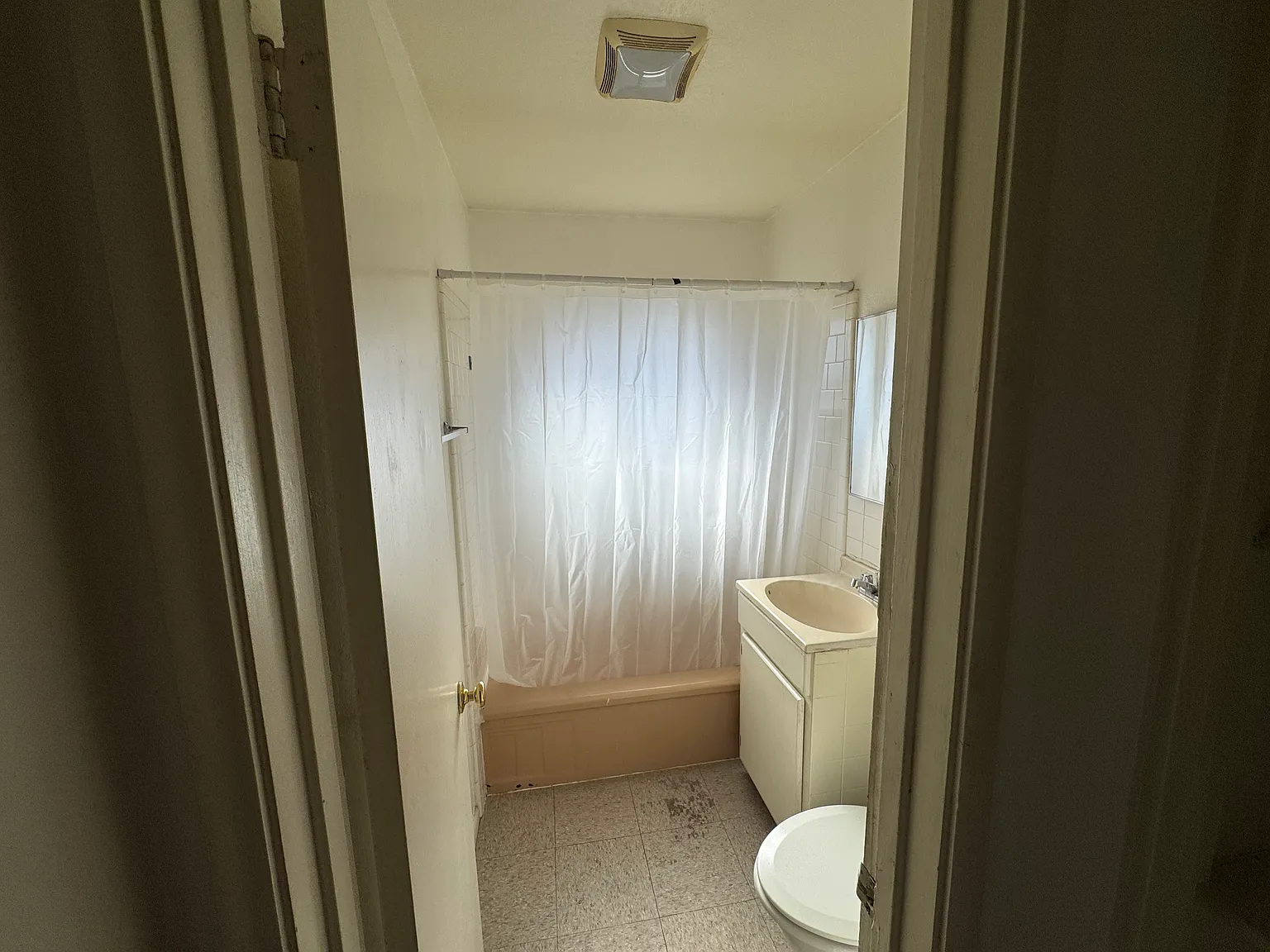 2 bed, 805 sqft, $1,650 — Photo 2