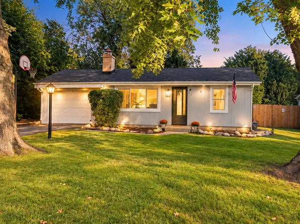 3914 Woodstock St, Wonder Lake, IL 60097