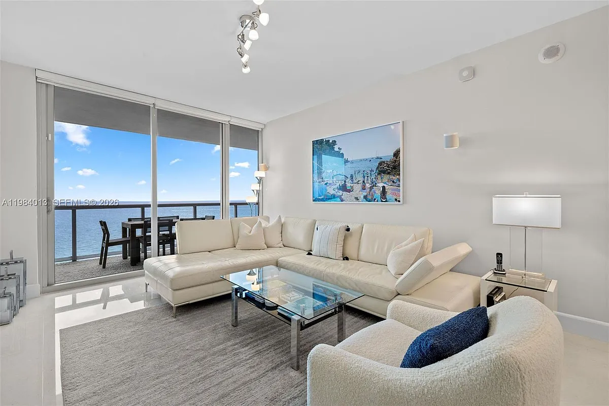 Building Photo - 6799 Collins Ave #1404