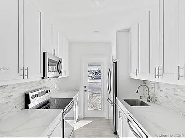 95 Edgewater Dr APT 108, Coral Gables, FL 33133