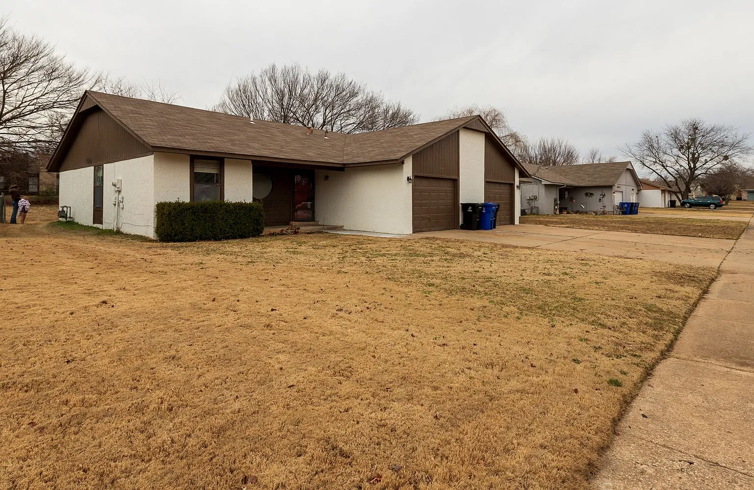 4902 S Gum Ave — Photo 1