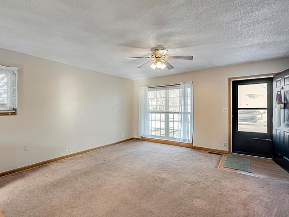 4th image of 495 Roberts Ave