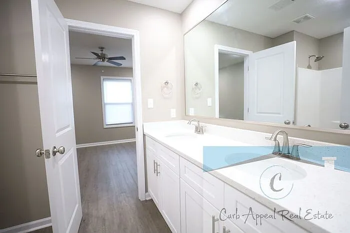 915 Dr Martin Luther King Jr Dr #C — Photo 15