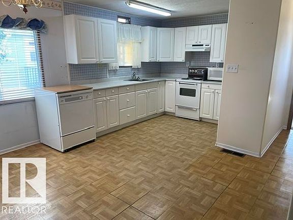 3rd image of 422 Evergreen Park NW