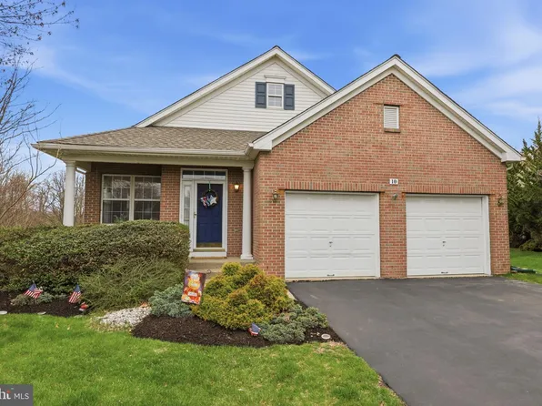 10 Tupelo Ln, Langhorne, PA 19047