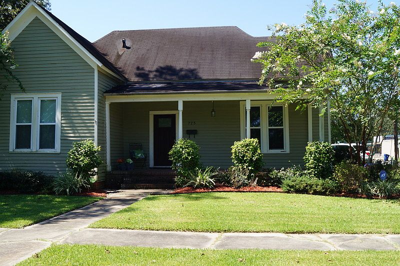 1st image of 725 N Avenue G